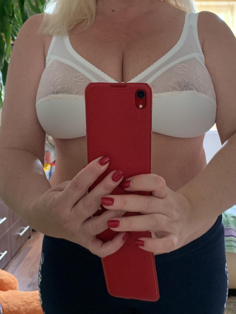 Открыла для себя нового производителя качественных,очень удобных и не слишком дорогих бюстгальтеров!Знаю,как девушкам с большой грудью сложно подобрать нормальный бюстик.Настолько в нем комфортно! Не трёт, не врезается в подмышки, мягенький,без косточек, грудь хорошо держит. И форма груди не острая, как бывает в таких моделях. Берите, не пожалеете! Большая благодарность производителю и магазину!