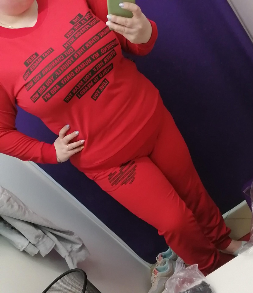 В целом костюм не плохой, но с зади прсвещается ткань, мне не понравилось, и длиноваты на мой 1.64см