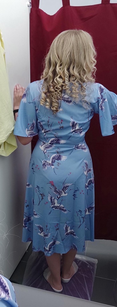 Рост 173, параметры 95/85/95. В груди сильно висит. Ткань лёгкая, приятная.