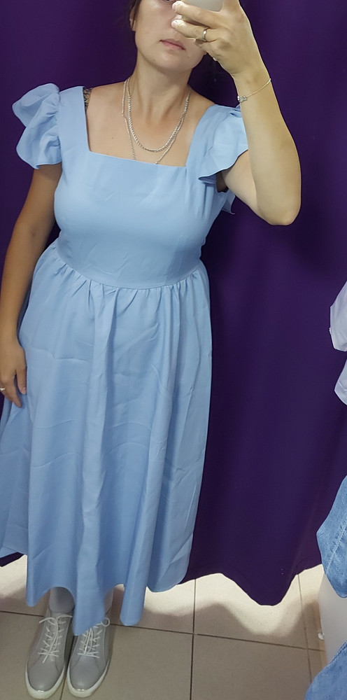 Неудачно сел верх на мои параметры 90/74/92, 164см. Декольте топорщится, хотя грудь большая. Узко в обхвате. Если бы взяла размер больше, то в плечах не сошлось и свисало с плеч. Не понятное лекало..