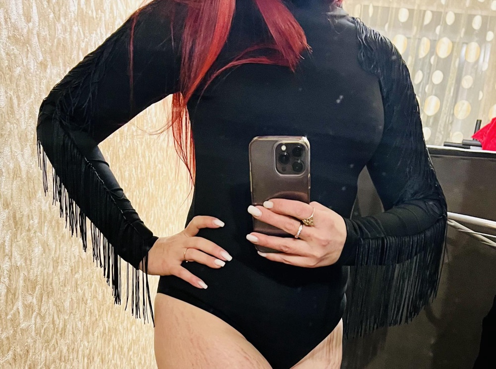 Это просто бомба 💣  взяла для фотосессии 😻😻😻👍🏻👍🏻👍🏻 супер качество , отлично сидит . Размер соответствует полностью до миллиметров 