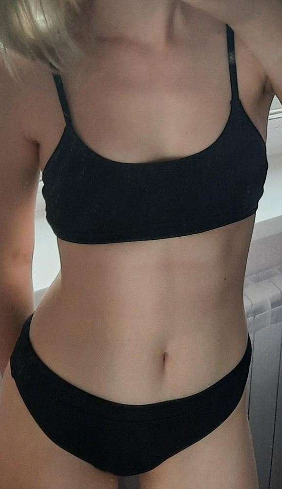 хороший купальник, но лиф независимо от размера немного маловат даже на оч маленькую грудь (мерила и s, и m, взяла m), в целом норм