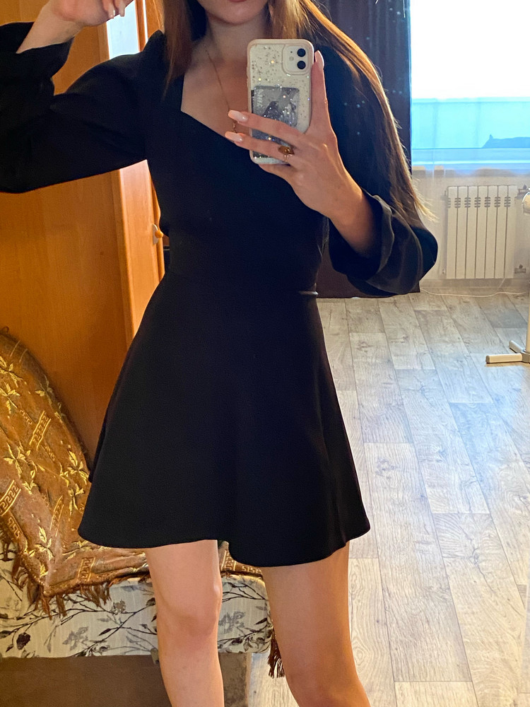 Красивое, стильное, удобное. ОГ 89, ОТ63, ОБ 98. Рост 180. Мне в талии большое оказалось, ну ничего страшного. Если б взяла на размер меньше, было б короткое в руках 