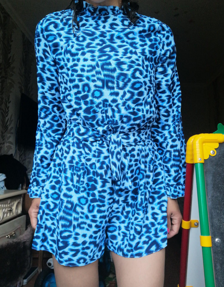 Очень понравился, комфортный мягкий материал, яркая расцветка. Рост 168, 88-70-92 подошёл 44 размер