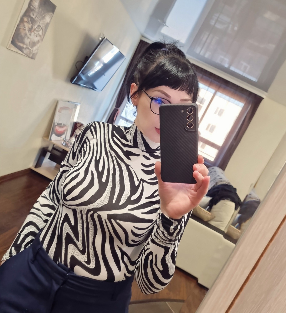 Отличная блузка - боди) на размер s брала 36 , качество хорошее, нигде не жмёт :)