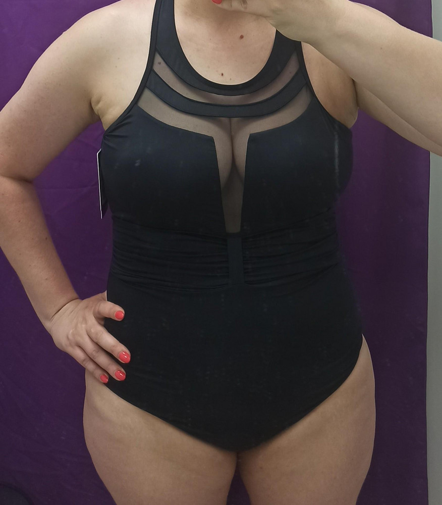 Купальник не плохой, плотный, но чашки внутри были смяты. На свой 50 заказала 46 по сетке. По объему узковат в груди, на рост 170 короткой, очень давили плечи. Ну и минус застёжки сзади, одной ооочень неудобно застёгивать.а так хороший, оригинальная модель,но на невысокий рост.
