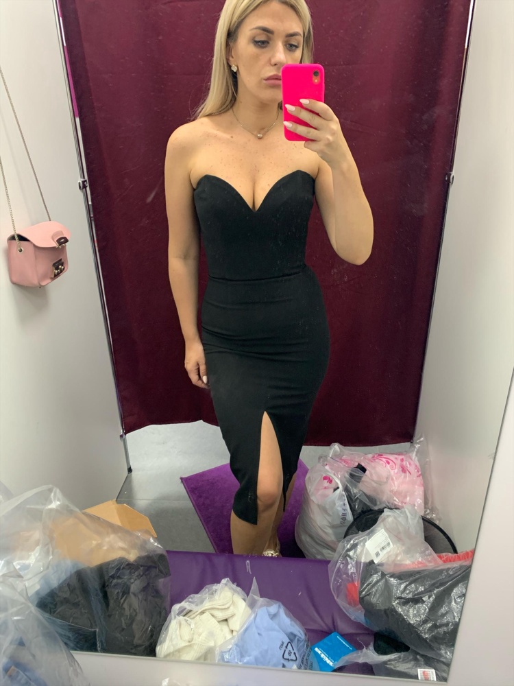 Мои параметры :90-68-93,ношу размер 42-44.Фасон красивый, грудь корсет держит отлично, но вот размер  44 оказался мал( маломерка), ели застегнула на спине, качество материала на 3, цвет не Черный , а серо-чёрный ...заказала в другом цвете, посмотрим ...