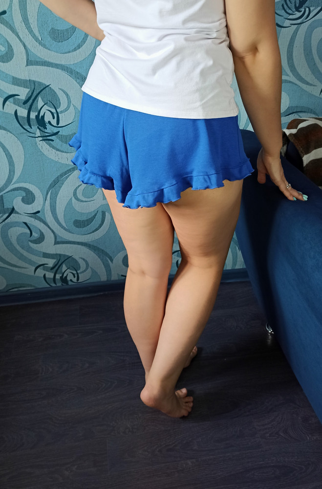 Получила свои шорты фирмы Belweiss синего цвета, они мне очень понравились, на фигуру сели отлично, в размер, движений не сковывают.
Порадовал яркий цвет, ткань хорошая, плотная 100% хлопок. Шорты сшиты качественно, нигде нет торчащих ниток, швы обработаны оверлоком.
Отличные шорты для дома, за такую небольшую сумму.
Спасибо производителю и продавцу! Буду заказывать еще в другом цвете. Рекомендую.