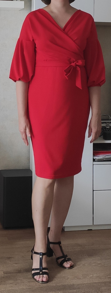 Платье понравилось. Ношу 50 р верх и низ 48-50. Рост 177. Понравилось как сидит 52 размер. Но кто любит в обтяжку можно брать в размер.