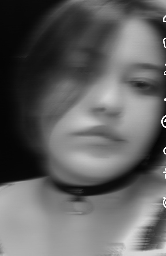 Чокер хороший, удобный,ничем не пахнет , спасибо!