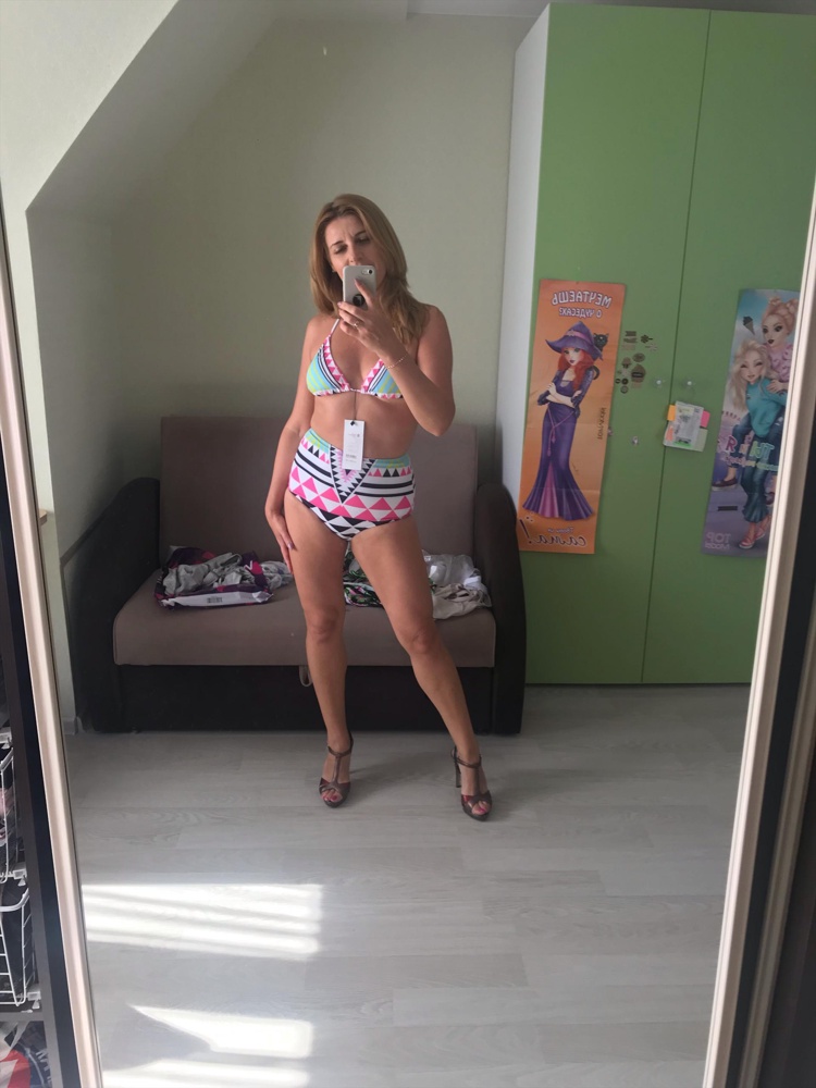 Необычный фасон плавок. Понравился в общем . Но лучше бы смотрелся на высоких