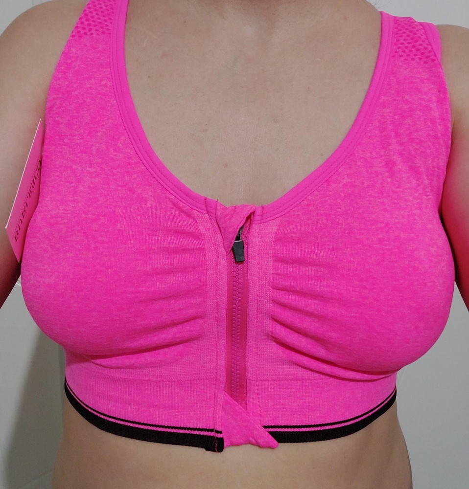 Отличный топ за свою цену! Цвет яркий, все понравилось, спасибо!
Одна чашечка немного не ровная, но это не страшно