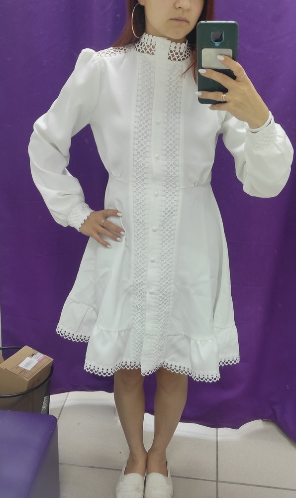 Значит, народ, слушайте. Размерная сетка отсутствует. Опиралась, что ношу 40 размер, поэтому его и взяла. 
Мои параметры:
Грудь 84
Талия 64
Бёдра 90
Рост 160
Результат на фото: линия груди на талии; в груди значительно велико; грудь явно нужна гораздо больше, так же как и рост; рукава хорошие; по плечам село отлично; в шее комфортно; длинна платья могла бы меня устроить; само платье - задумка офигенная, но исполнение не впечатлило. 
Спасибо, что возврат снова бесплатный. А то фиг знает, за что бы я платила 50-75₽ 😅
Может можно было бы подшить, но в сумме за эти деньги я могу новое сшить...