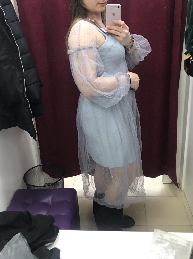 Платье на параметры 94-82-106 и рост 163 подошёл 50 размер. В груди великовато. Ткань нижнего платья тонкая. Смотрится немного странно, рукава коротки не как на модели и дико электризуется низ. А ещё было с пятном на нижнем.