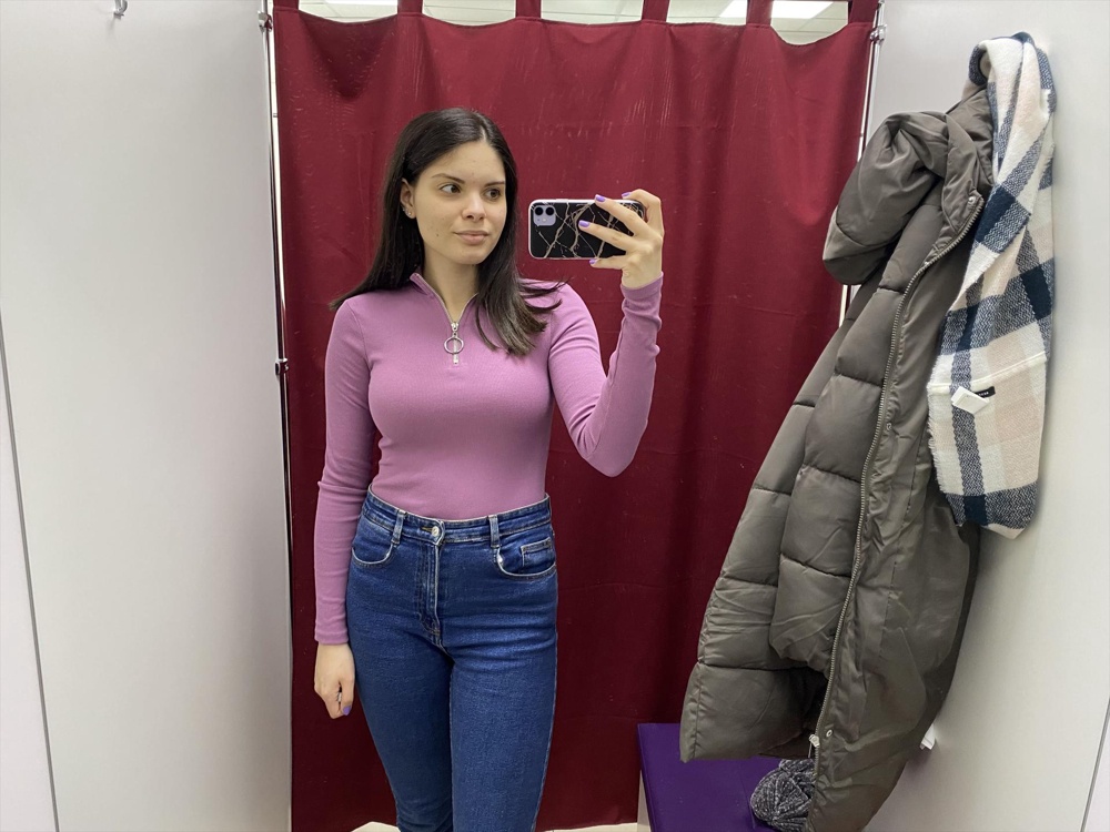 хорошая кофточка ! а цвет - в самое сердечко !