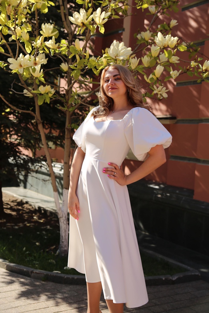 Платье очень красивое !) я в восторге 😍 получился очень красивый образ , как невеста или Золушка . Брала для Крещения ) ну и потом ещё надену ) фото прилагаю !) спасибо 🙏🏻 за чудное платье !) и быструю доставку !)