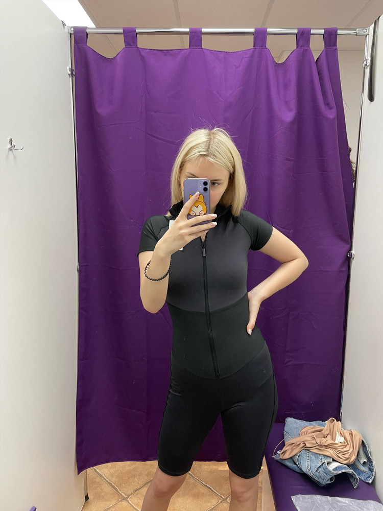 Костюм понравился! Ткань приятная на теле. Во время тренировок будет самое то, тело дышит. Размеру соответствует)