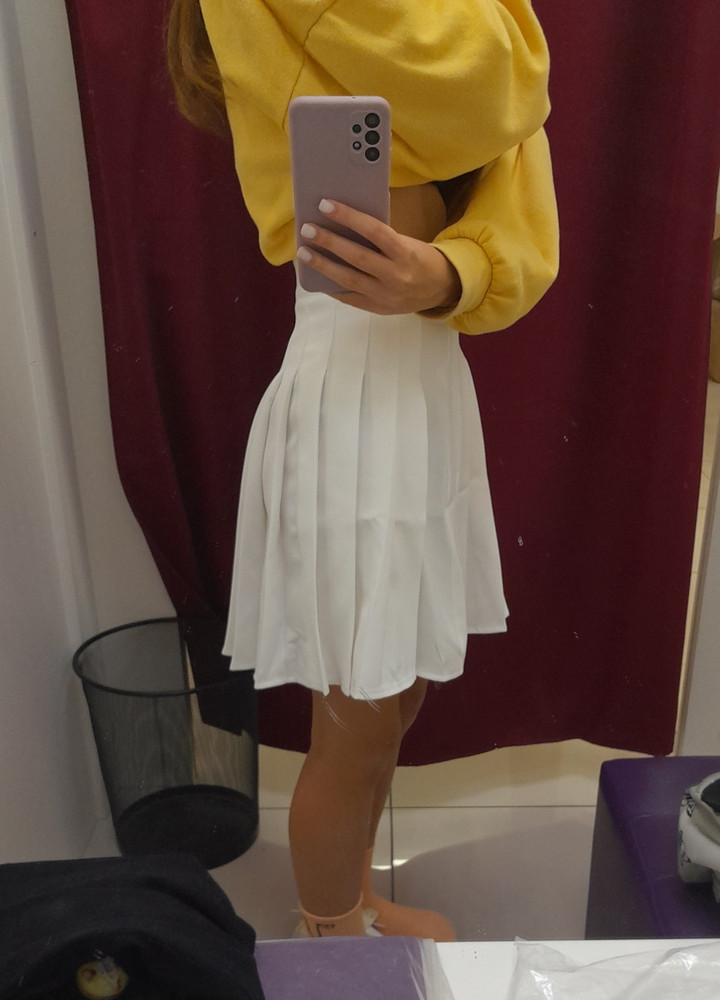 На рост ~154 взяла xxs, пр длине вроде нормально, но в поясе чуть широко. Из-за того что ткань тонкая, складки просвечивают.