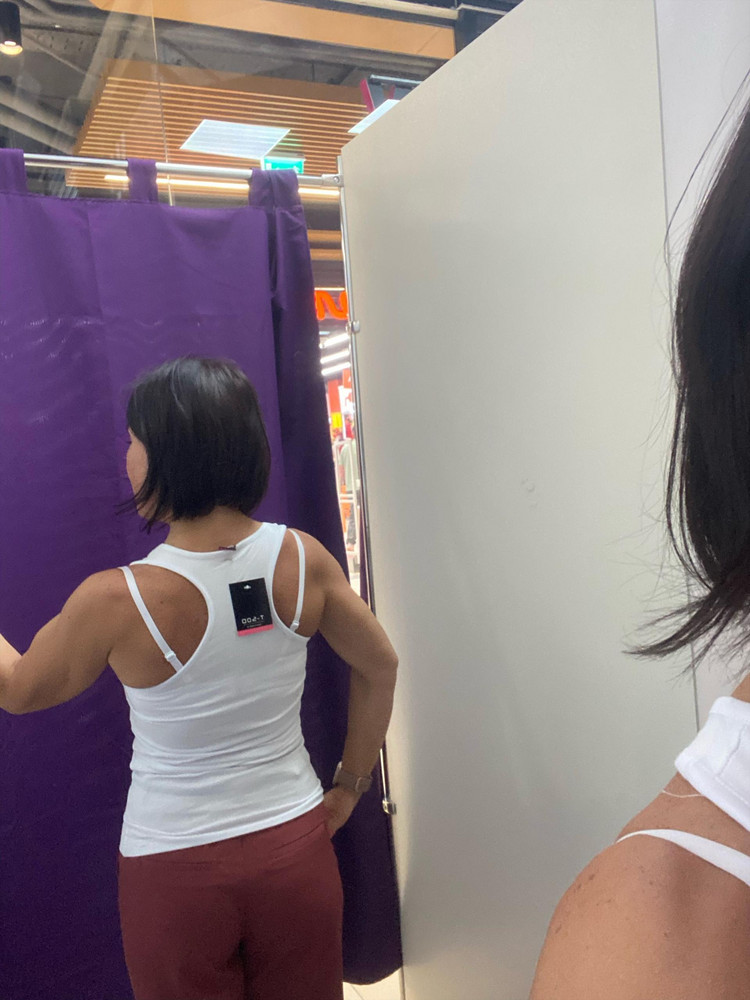 Маечка супер, плотная приятная к телу, сидит идеально , размер S, идеально 