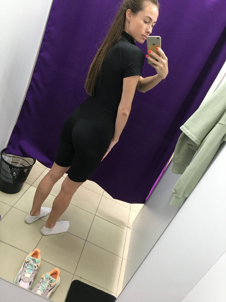 Это просто пушка 🧨 качество 10 из 10, прям в нем пошла на тренировку и доставки 😂 спасибо вам за качество 👍🏼 ткань будет скрывать все недостатки 👌🏼