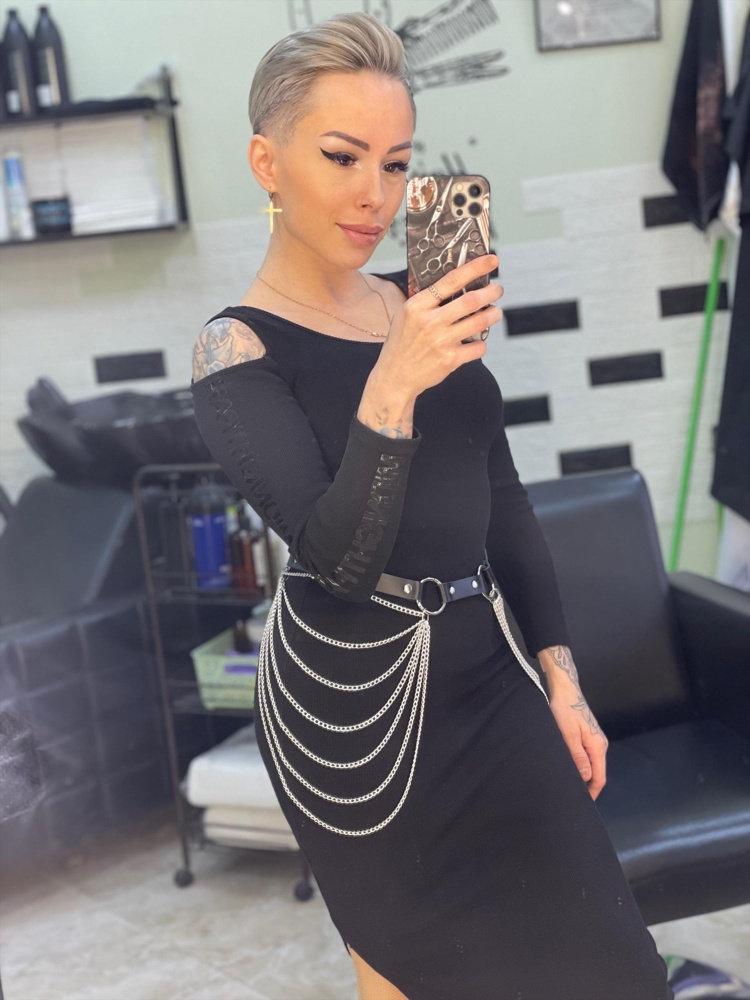 Очень стильная вещь ,даже обычную заурядную юбку или платье сделает креативной ,рекомендую !качественный пояс 