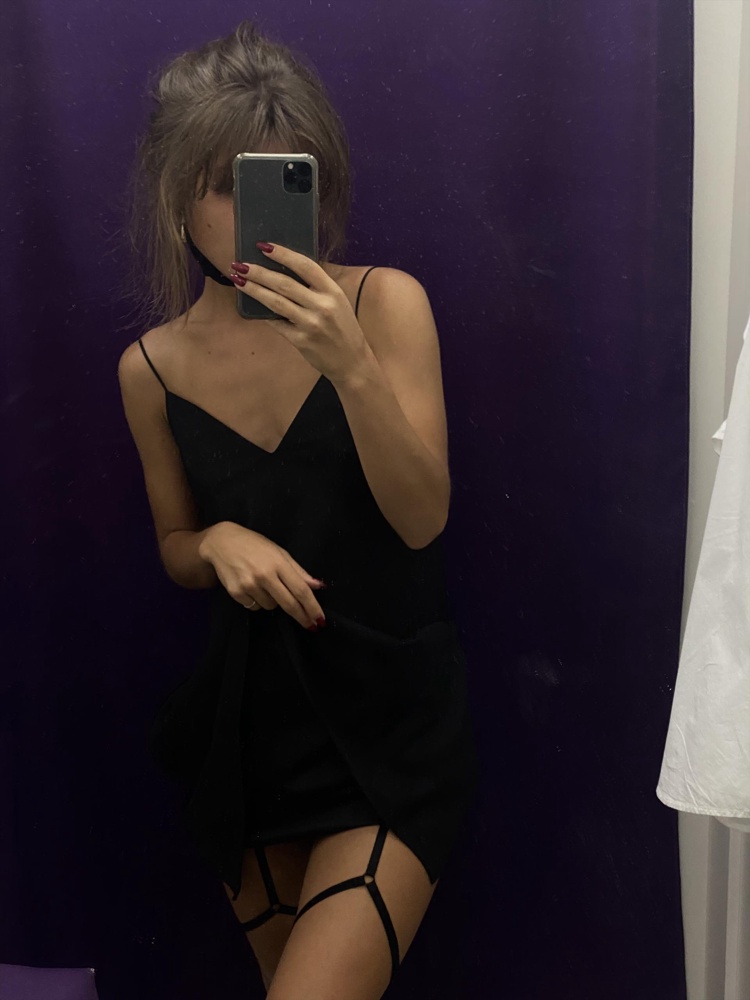 За 250 рублей пойдет, Коробка «в шоке» приехала😁 но блин..это же вайлдбериз, что вы хотите. мне нравится, что кольца(крепления) чёрные и в одном оттенке с бретелями..и нравится , то что гартеры тонкие ..торчащие ниточки убираются легко (я зажигалкой убираю) можно ножницами.