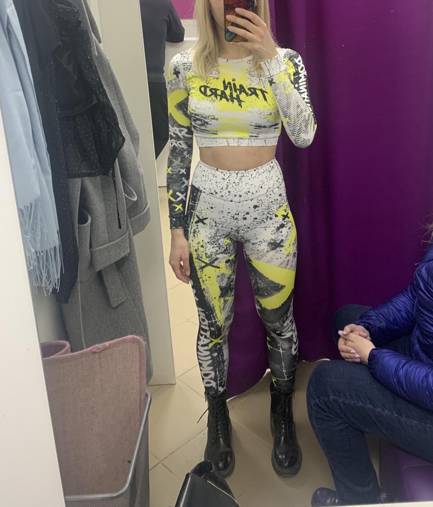 Отличный костюм! Прекрасно тянется, при этом не просвечивает, не сковывает движений👍