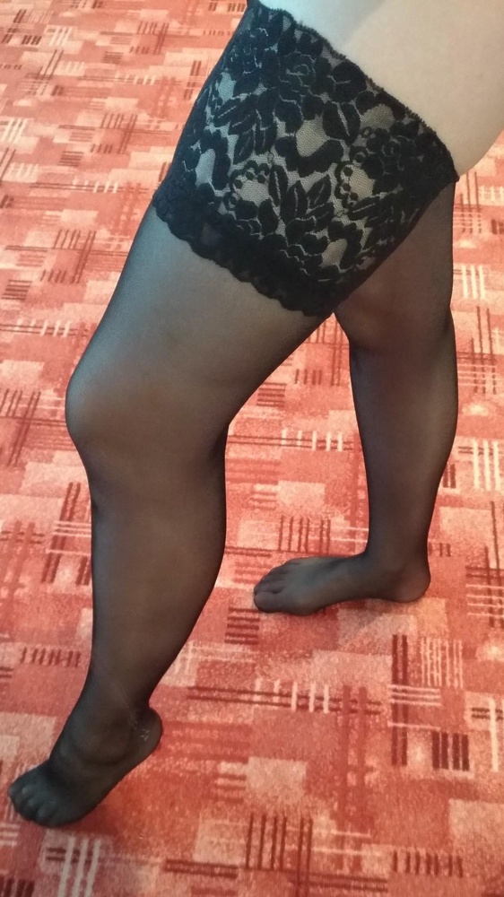 Чулки как чулки,очень тоненькие,пока одевала,появилась небольшая затяжка.Широкая красивая кружевная резинка,силиконовые вставки держат.На рост 175 брала размер 4