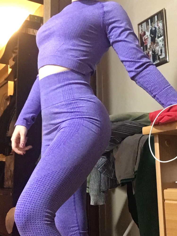 Отличный костюм, заказала м , сел суперски, но впритык. Обычно ношу xs