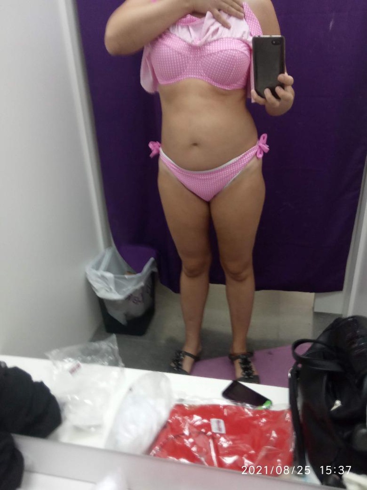 Купальник отличный. На параметры 91*78*98 взяла 80Е. Плавки пришлось покрепче завязать, лиф и без того туго именно в объеме, в чашках норм. Не взяла только потому что слишком туго, дышать тяжело. Хотя у меня 75С все лифы.