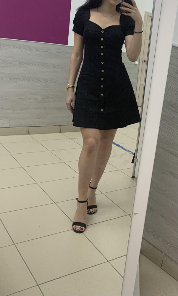 Хорошее платье. Ткань плотная, держит форму. Красивый вырез 😍 На параметры ОГ88 ОТ67 ОБ93 подошёл размер 42👌🏽 н