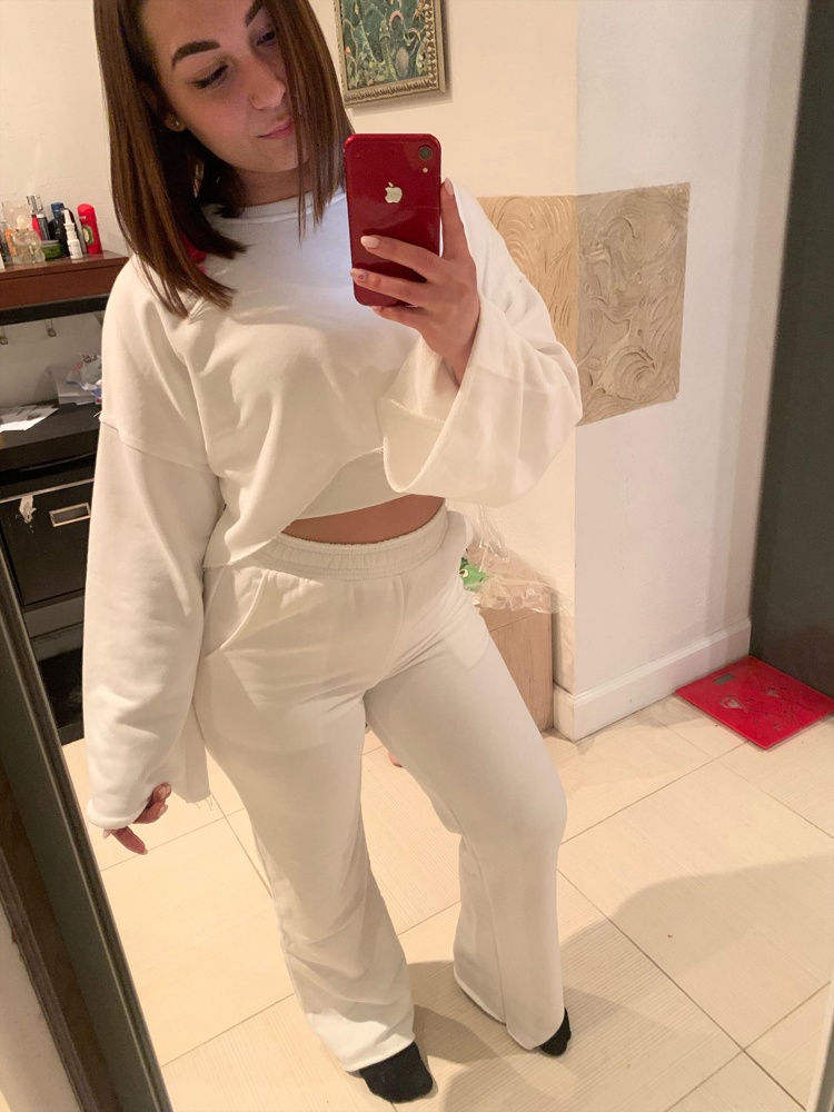 Костюм идеальный во всех смыслах!и носочки ещё в подарок😍