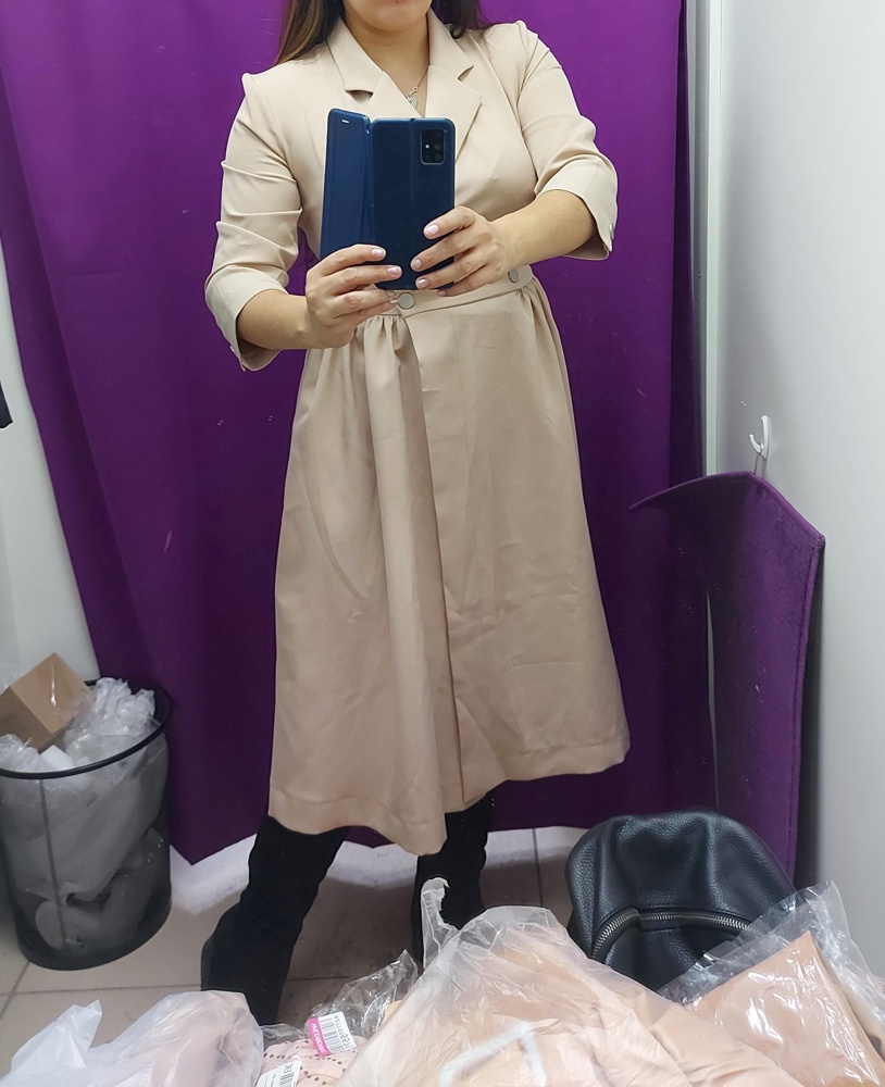 Платье не понравилось, на ОГ 100 XL готов был треснуть в груди, узковато в рукавах, и даже на рост 160 см талия завышена сильно, платье неудобное.