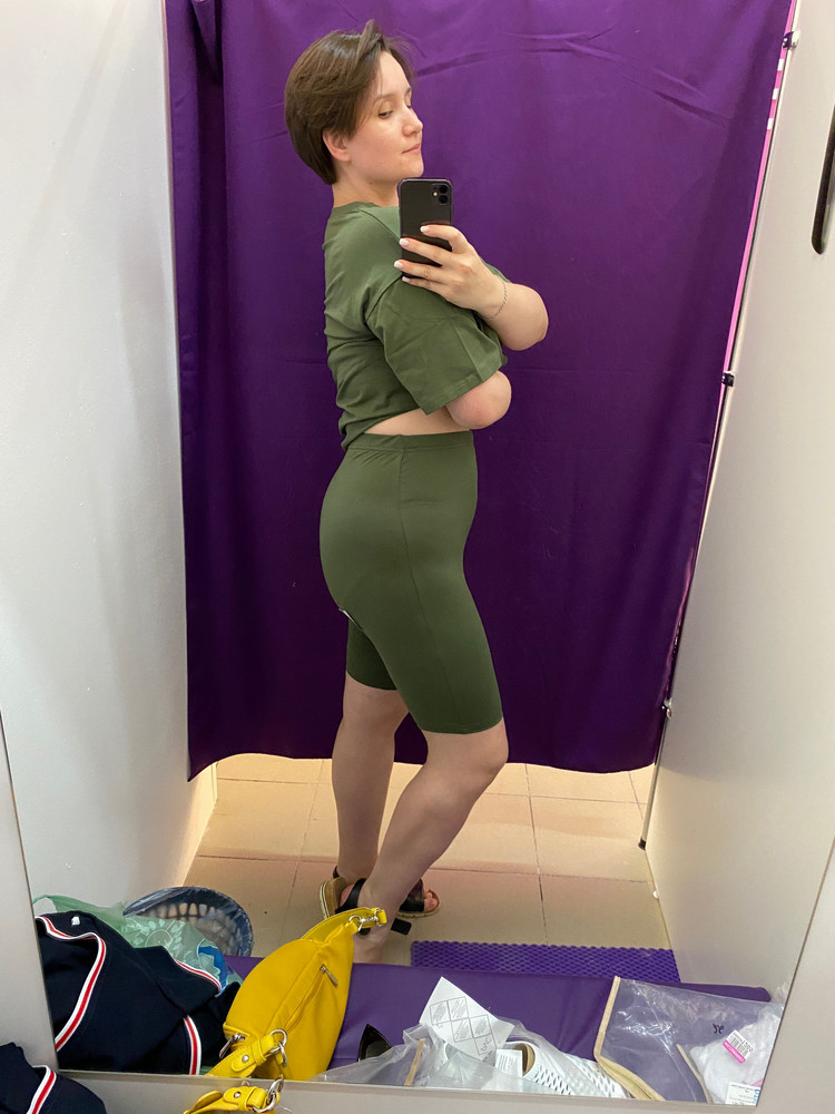 Велосипедки хорошие. На талию 83см, бёдра 110см и рост 177см отлично. Но 54 размер все же великовато, учитывая, что они очень тянутся хорошо. А то я начиталась отзывов, что надо на размер больше брать… В талии очень много свободного места. При ходьбе хочется подтягивать :) Заказала в другом цвете на размер меньше, думаю будет лучше. 