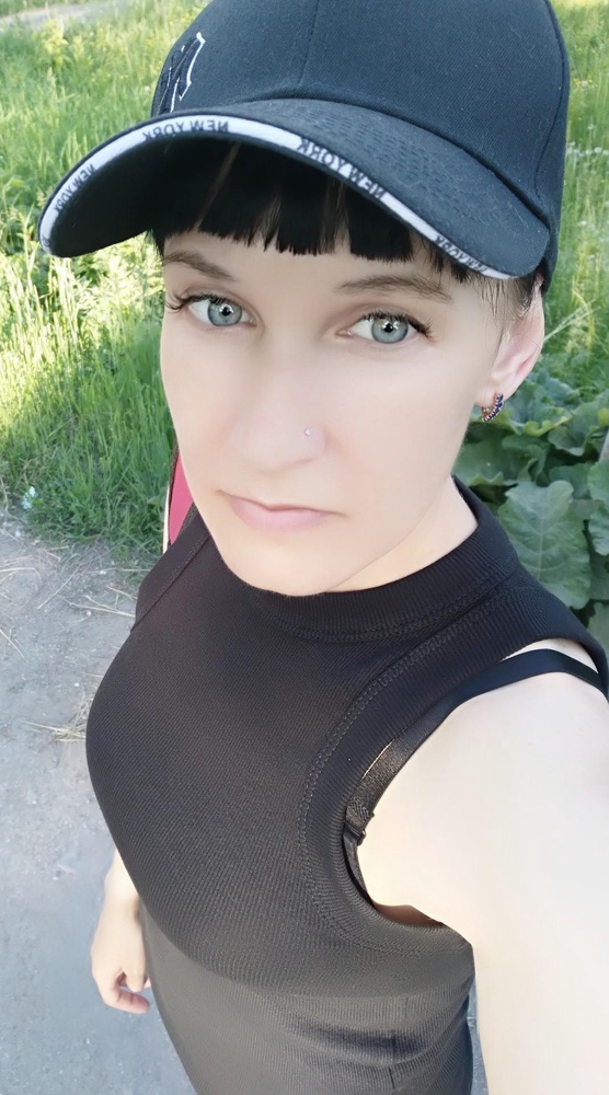 Майка просто топовая. Материал плотный, ношу с удовольствием, размер подошёл на мои параметры 89-68-89  42-44. Хочу ещё заказать, уж очень понравилась. Спасибо производителям, и Вайлдберриз за качественную доставку.