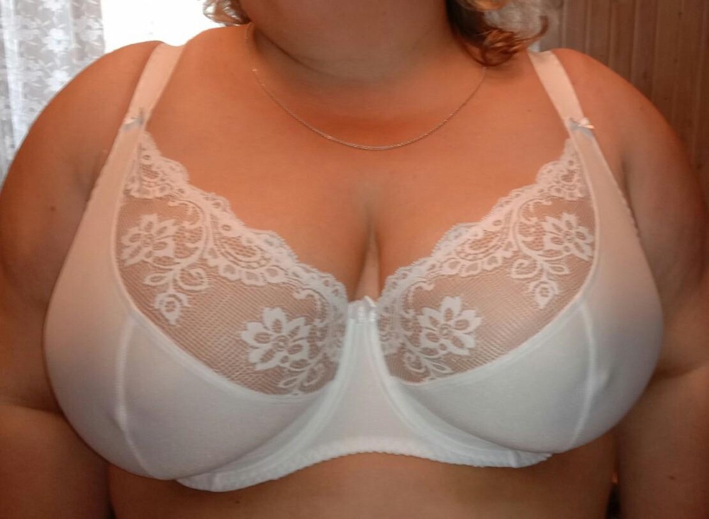 Я очень довольна приобретением. Сел идеально. Грудь держит уверенно. Буду заказывать ещё.