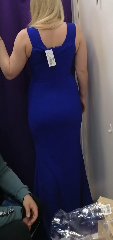 Смотрится хорошо, ткань нормальная. Не просвечивает