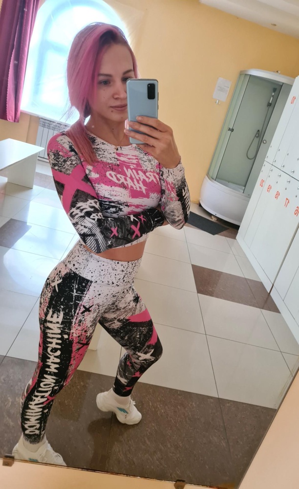 Брала сразу комплектом. Очень хорошее качество и выглядит круто. Тянется хорошо, но тогда рисунок становится светлее, лучше брать по размеру или чуточку с запасом даже, но не меньше точно. Буду брать другие цвета 😍