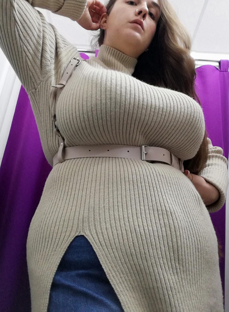 Шикарная портупея. У меня эта уже не первая, но у этой очень красивые кольца стоят - это цепляет. По поводу размера - не знаю, что было на так у другой девушки, но на мою талию 93см ещё хватает запаса, при чем запаса по всем регулировкам. Так что я однозначно советую : удобная, красивый цвет, красивая фурнитура. Явно куплю ещё одну.