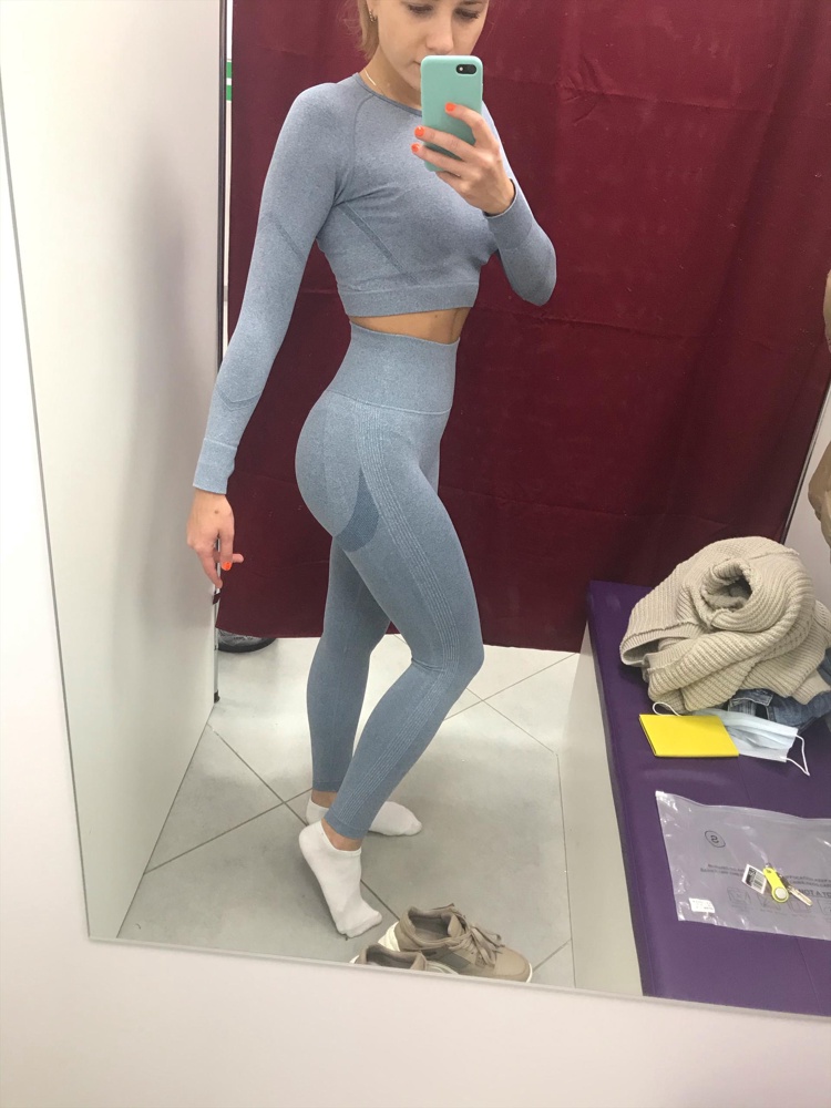 Отличный костюм)Девочки размером 40-42 ,берите s !