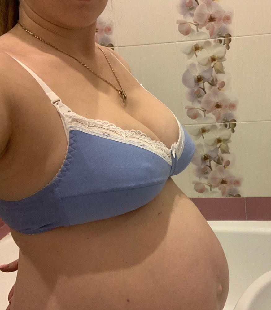 Взяла без примерки по размеру ночнушка этой же фирмы и не пожалела. Сел хорошо. Мерила беременная дома возьму с собой в роддом. У меня уже полный комплект и трусики с бюстгальтером и ночнушка и халат 😂 третья беременность. И качество приемлемое👌🏻 грудь у меня большая, все нормально держит. Взяла 80D но потом ещё поменьше закажу и розовый комплект 😁