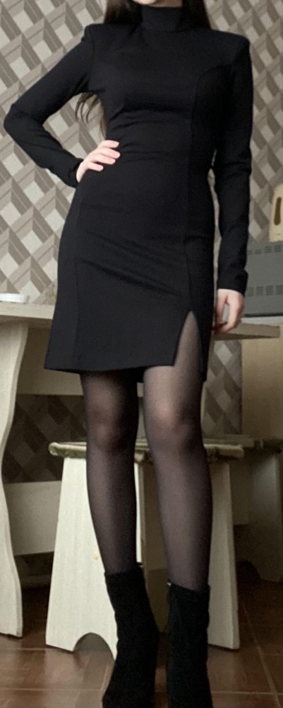 Прекрасное платье. Идеально подошло на рост 154, брала размер xs.