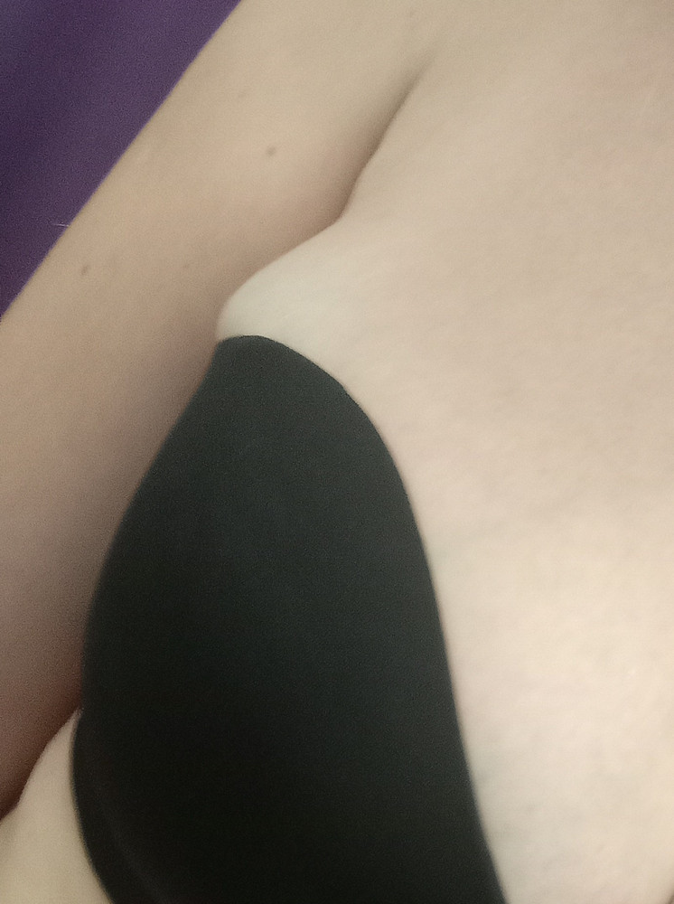 Качество хорошее, красивый, действительно хорошо держит и без лямок, но, к сожалению, не подошла модель. Взяла два размера, но даже L на мой 80С не подошёл, оказались маловаты чашки.