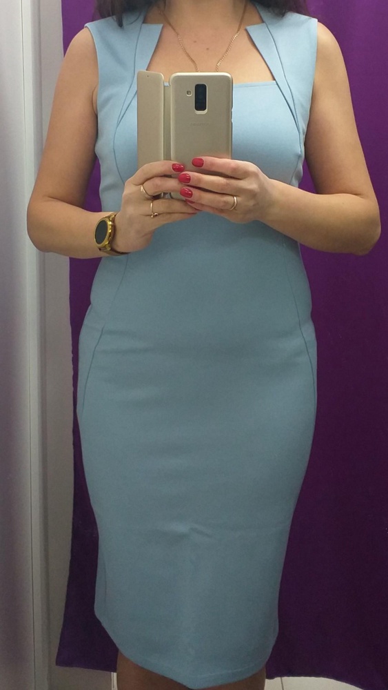 Мои параметры: рост 174 см., ОГ= 92 см., ОБ = 102 см. Как правило, мне подходит одежда 46 размера. Заказала  платье в 4-х цветах (чёрное, розовое, голубое и красное) и 2 размеров (46 и 48). В итоге 46 даже мерить не стала, т. к. 48 катастрофически мал. Платье из плотного трикотажа, подчеркнуло все недостатки фигуры. Выгляжу в нем, как кит-пятитонник (для сравнения размещаю фото недельной давности в красном платье другой фирмы). Мое мнение после примерки (48 р-р, см. фото): у платья интересный фасон, хорошая длина (за это поставила три звезды), но материал дешёвый (летом в нем умрёшь от жары, в межсезонье придется сверху накидывать пиджак и швы от колготок и белья будут сильно выделяться) и всё портит. На мой взгляд, качество не соответствует цене изделия. Отказ.