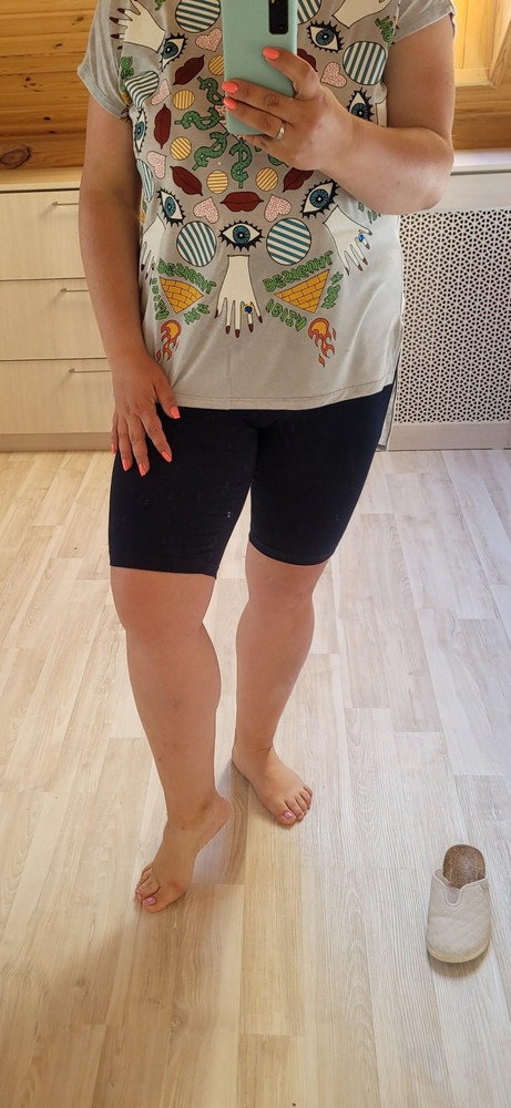 Отличные велосипедки идут в размер, кто любит плотнее можно на размер меньше, брала на 52размер 52, отлично упаковано