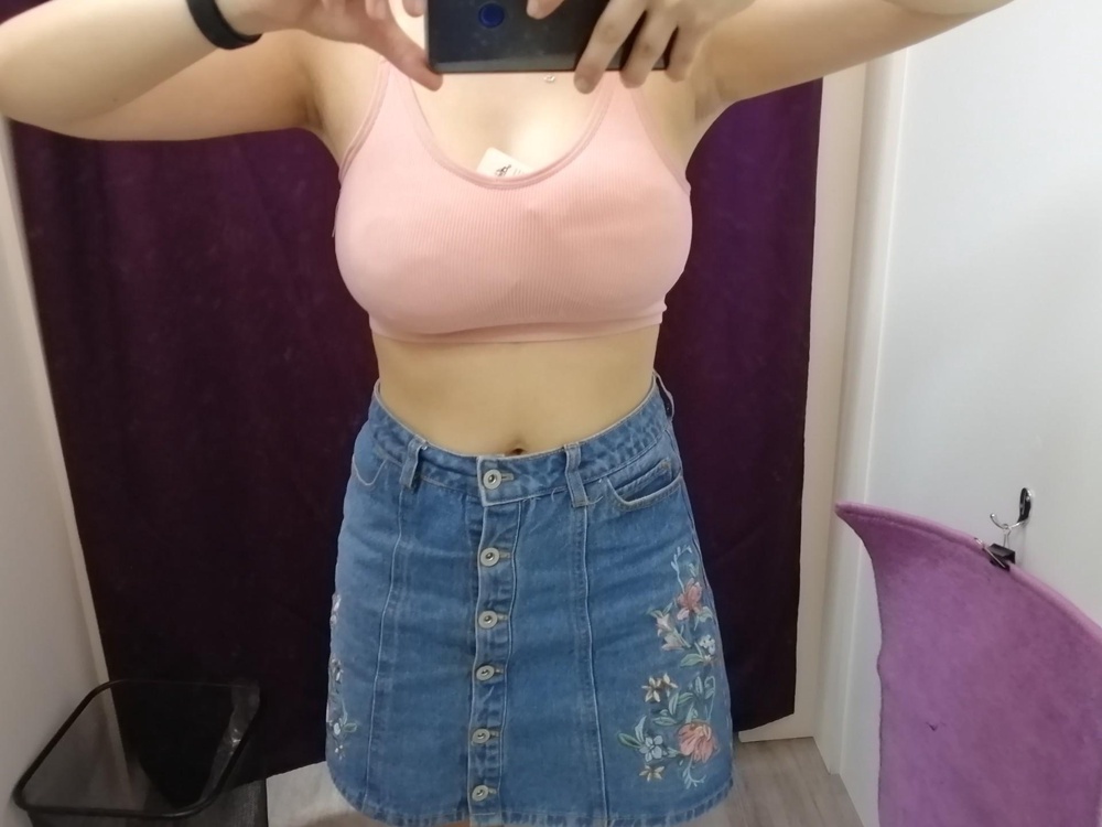 Лиф не держит, жуткие круглые подкладки.