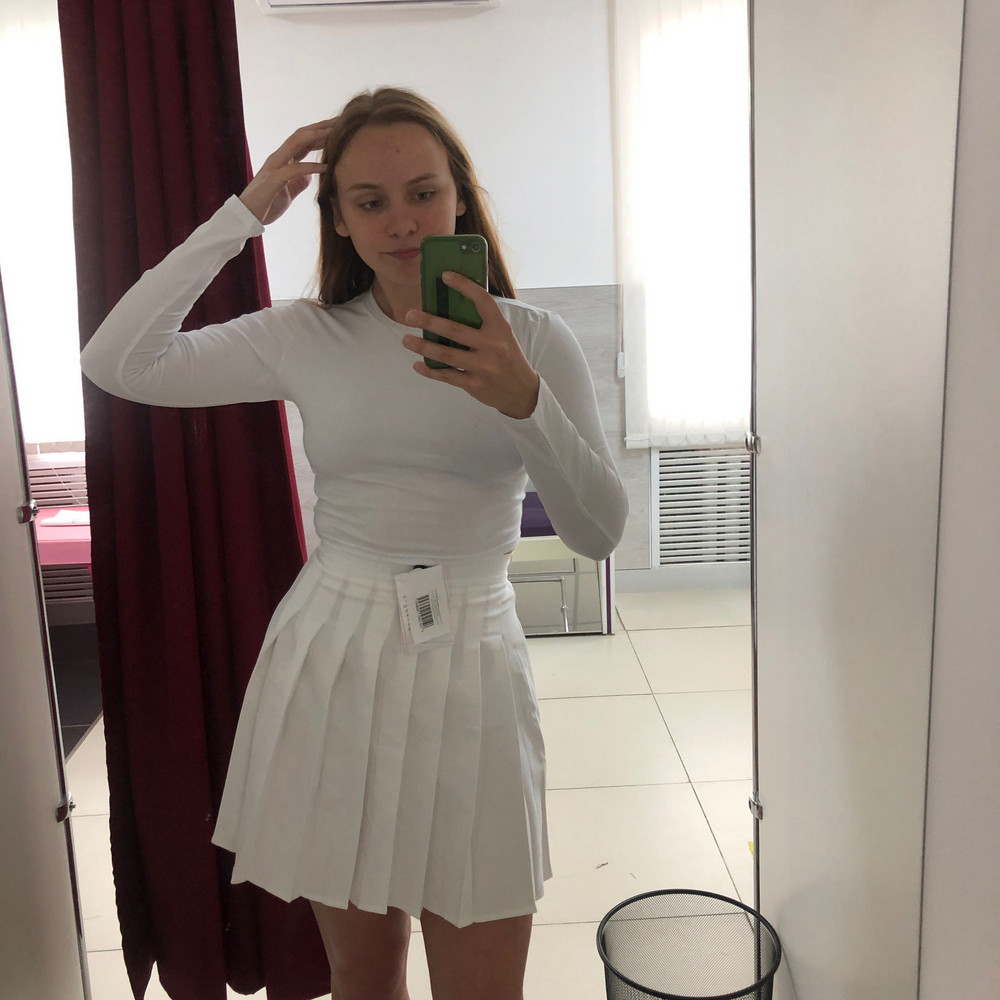 Юбка классная, пришла чистая. В подарок положили две маленькие резиночки 🥰