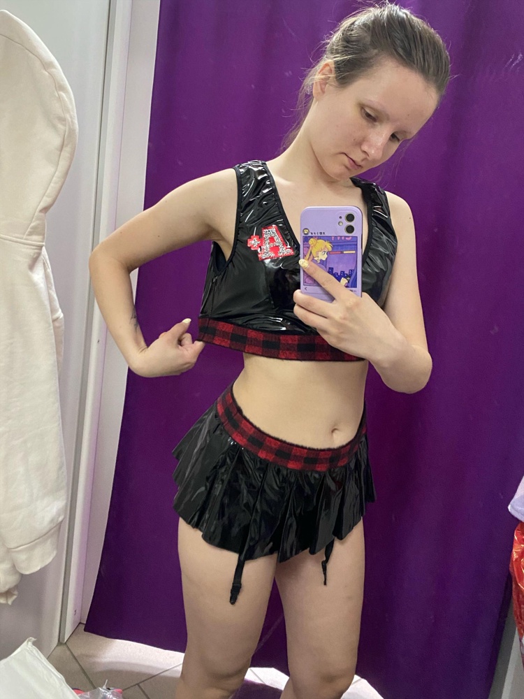 Сам по себе костюм хороший но для тех у кого есть грудь 