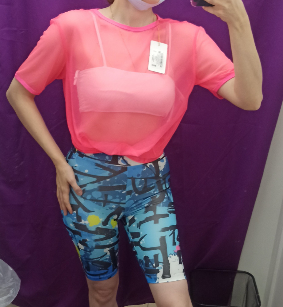 Классная футболка, яркая, для фитнеса подходит , свободная S большемерит