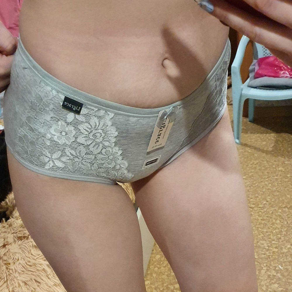 Отличный комплект, высокая посадка, хорошо утягивают живот и подчёркивают фигуру. Трусики комфортные, материал приятный, при стирке не теряют форму и цвет.